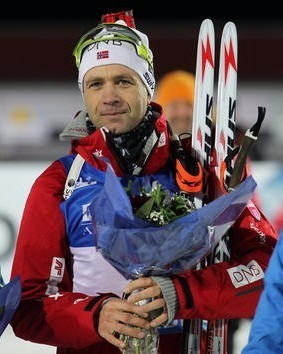 Biathlon legend Bjørndalen earns 20km World Cup title in Östersund