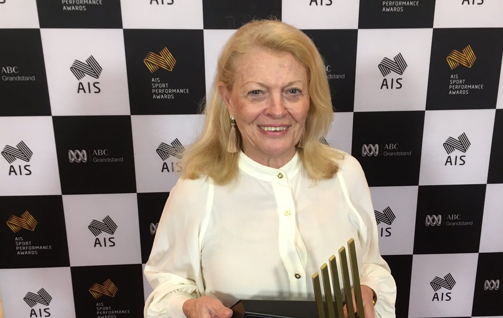 Paralympics Australia chief executive Lynne Anderson received the Award for Leadership at the AIS Sport Performance Awards ©Getty Images