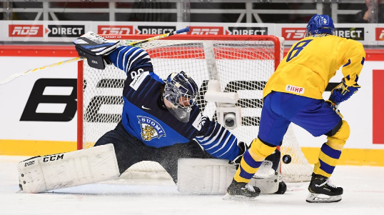 Sweden claimed a 3-2 overtime win over defending champions Finland on day one of the IIHF World Junior Championship in Czech Republic ©Matt Zambonin/HHOF-IIHF Images