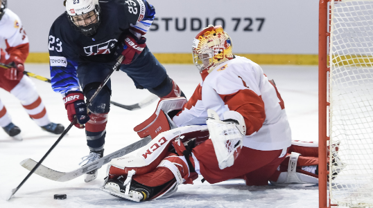 The United States narrowly got the better of Russia ©IIHF
