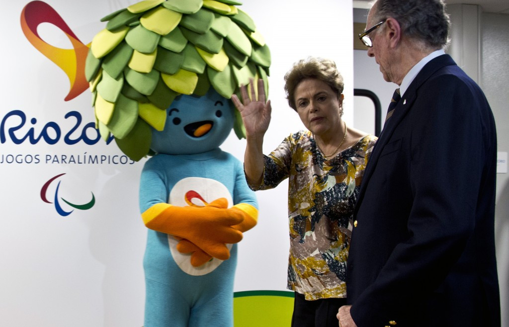 Rio 2016 Paralympic mascot Tom meets Brazilian President Dilma Rouseff and Carlos Nuzman, head of the Organising Committee ©Getty Images