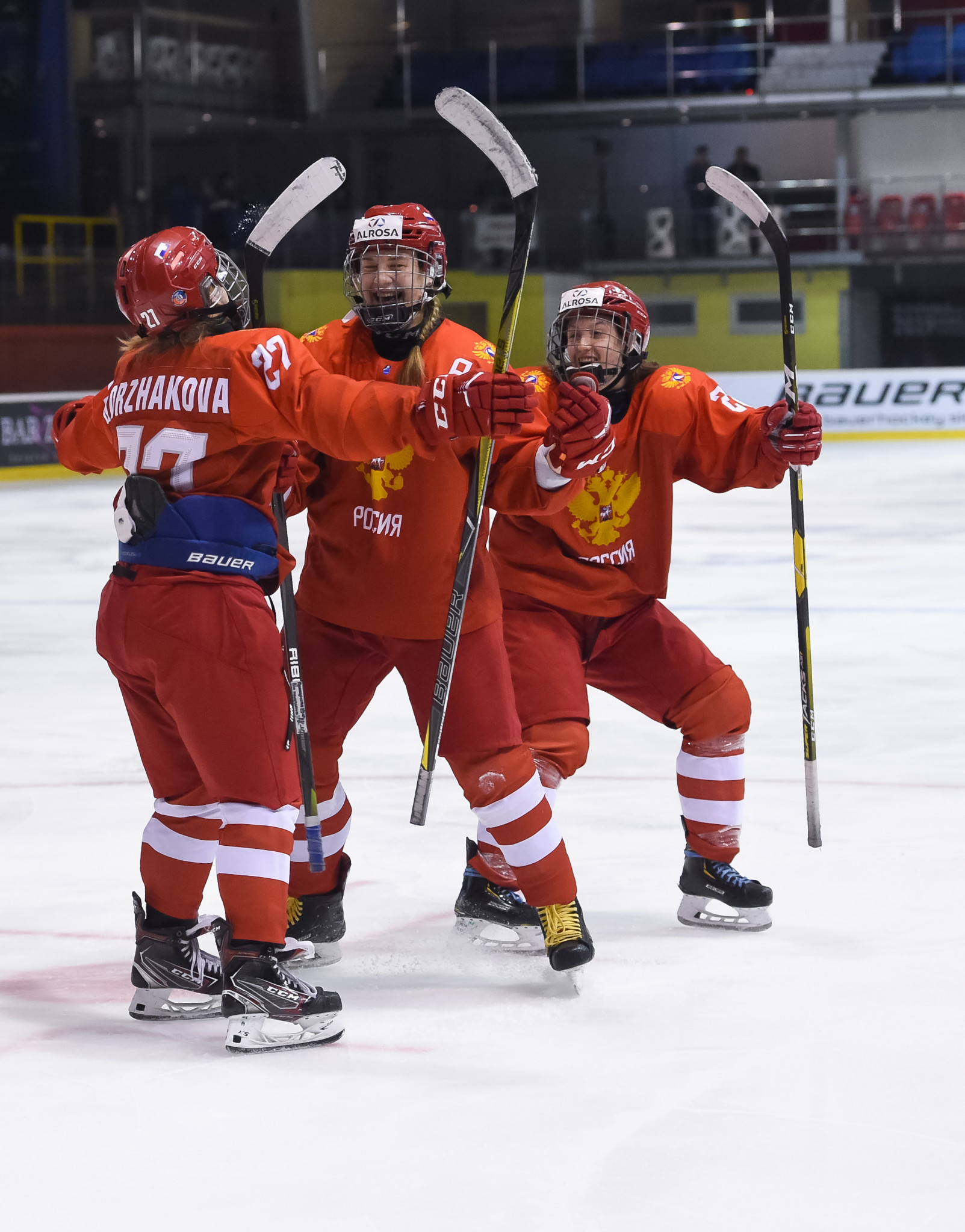 Team Canada advances to IIHF Women's World Championship semifinals