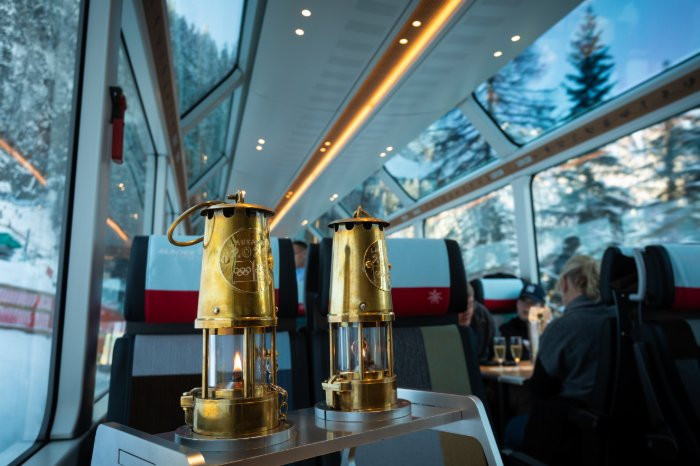 The Lausanne 2020 flame is travelling around Switzerland in style on its way to the Opening Ceremony of the Winter Youth Olympic Games on January 9 ©Lausanne 2020