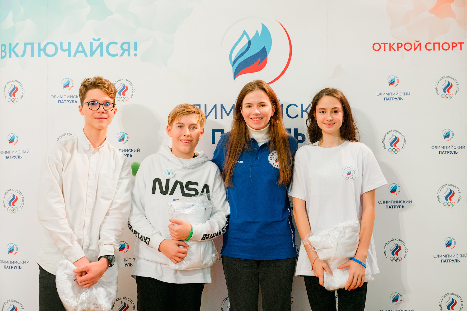 Russian Olympic fencer Yuliya Gavrilova visited a school as part of the Olympic Patrol ©ROC