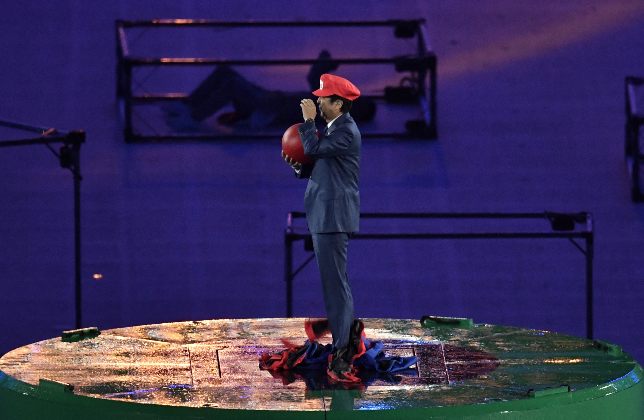 Japanese Prime Minister Shinzō Abe dressed up as Mario at Rio 2016 ©Getty Images