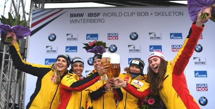 Stephanie Schneider triumphed in the two-woman event in another German podium sweep ©IBSF