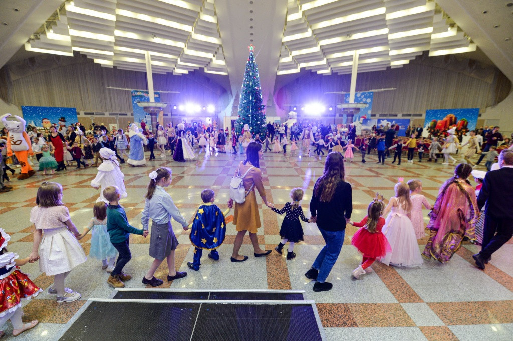 Belarus Olympians and families look ahead to Tokyo 2020 at Olympic Christmas Tree festival