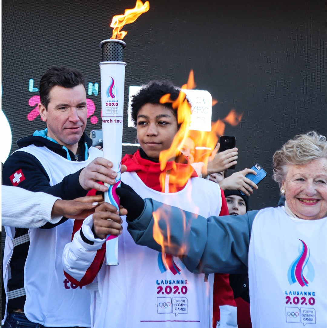 The four participants lit a cauldron with the flame @Lausanne 2020