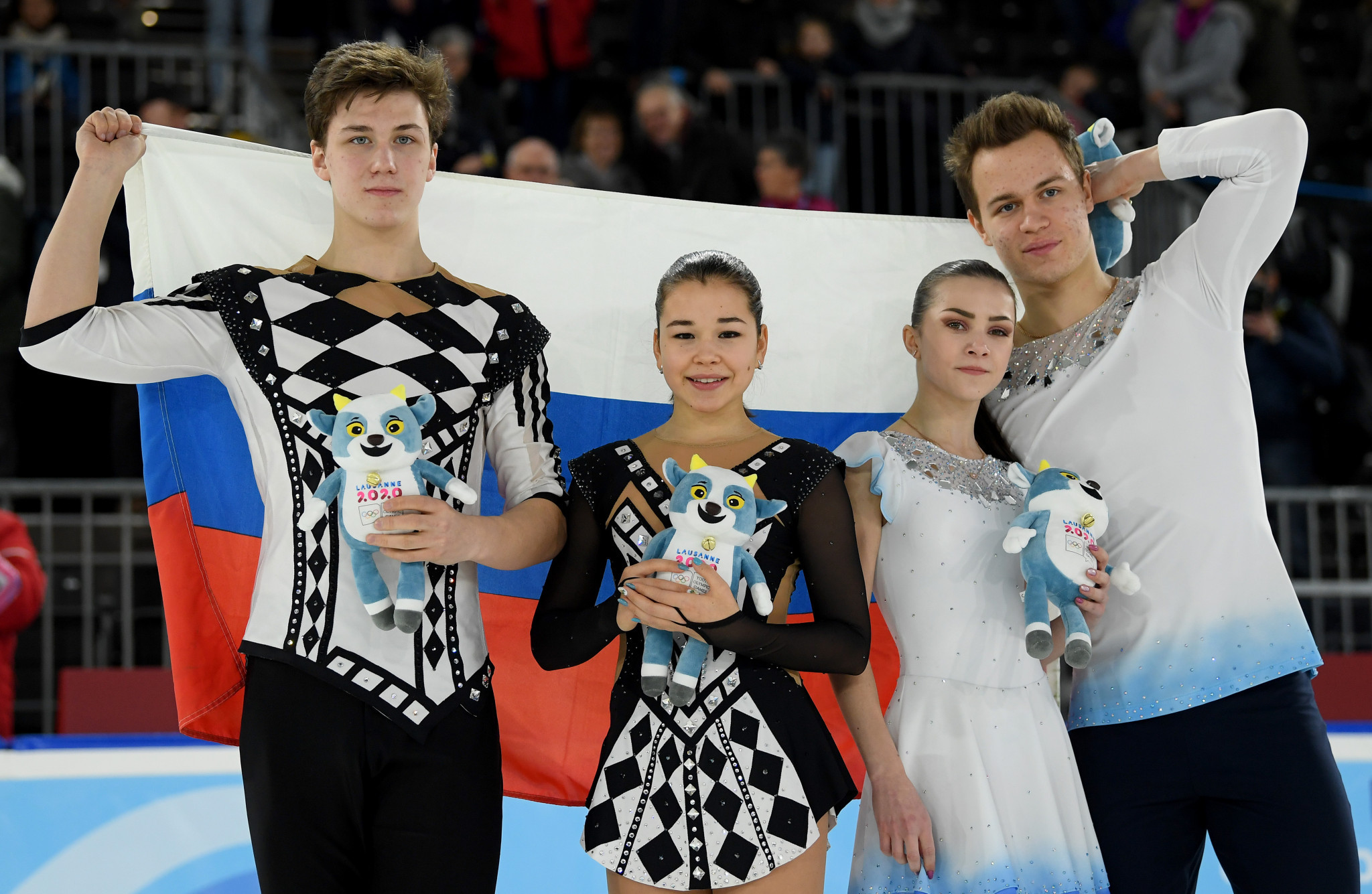 Russian pairs earned gold and silver medals ©Getty Images