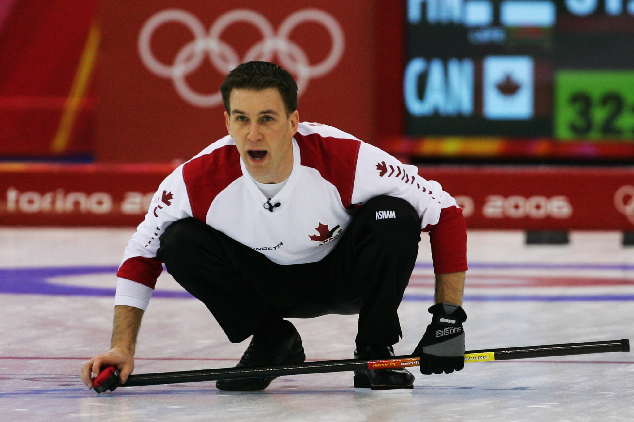 Turin 2006 Olympic champion Brad Gushue also opened with victory ©Getty Images
