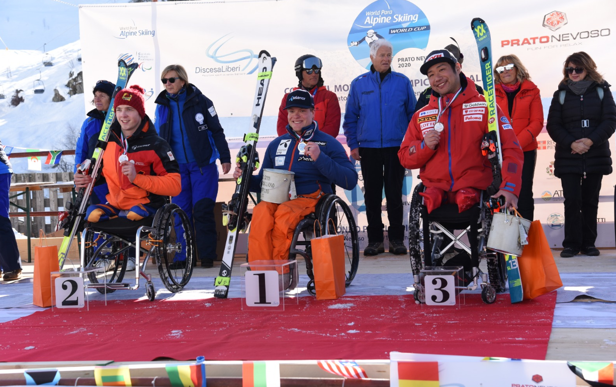 The sitting competitors enjoy their medals on day two ©DiscesaLiberi/Facebook/World Para Alpine Skiing