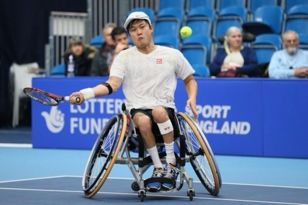 Japan's Shingo Kunieda bounced back from losing his unbeaten record to book a place in the semi-finals