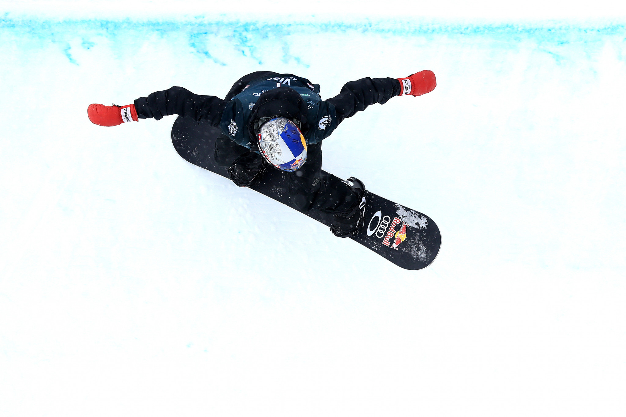 James wins men's halfpipe at FIS Snowboard World Cup in Laax for second year running