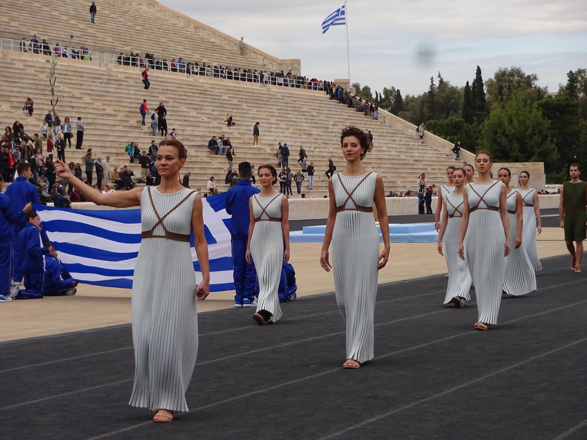 Flame choreographer receives highest award from Hellenic Olympic Committee