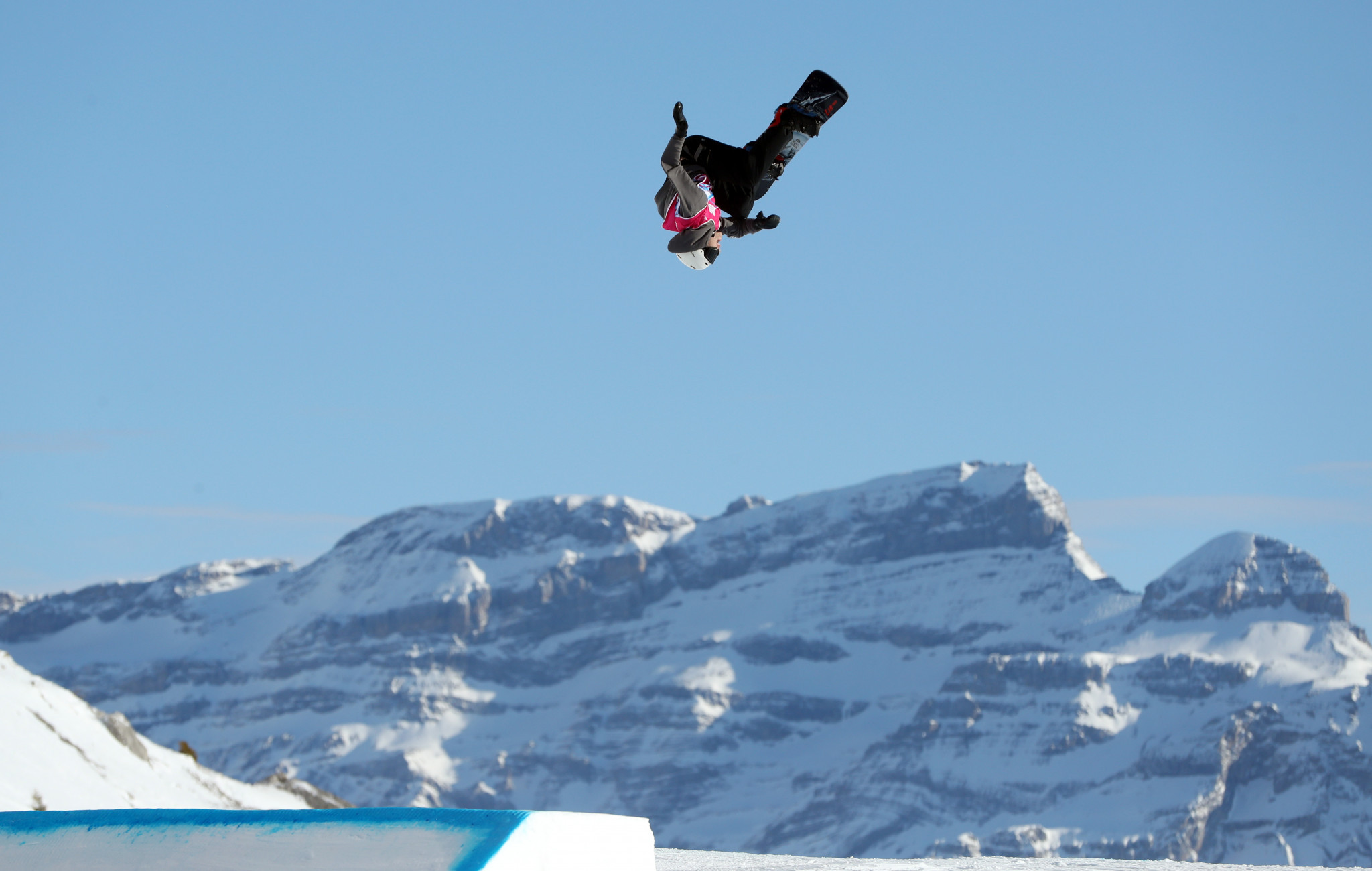 Snowboard stars crowned on busiest competition day at Lausanne 2020