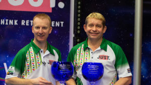 England's Greg Harlow and Nick Brett have got their hands on the open pairs title at the World Indoor Bowls Championships ©World Bowls Tour