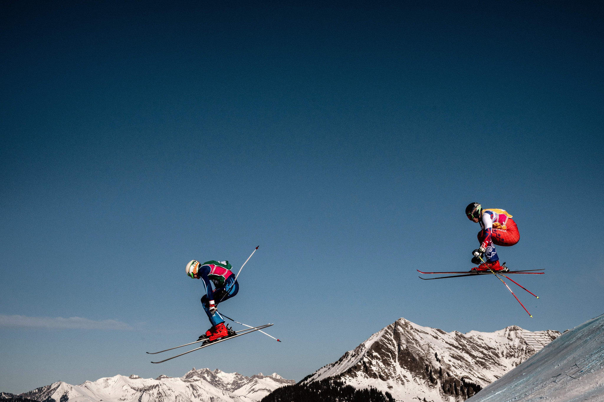 Skiers and snowboarders joined forces for a team cross race ©Getty Images
