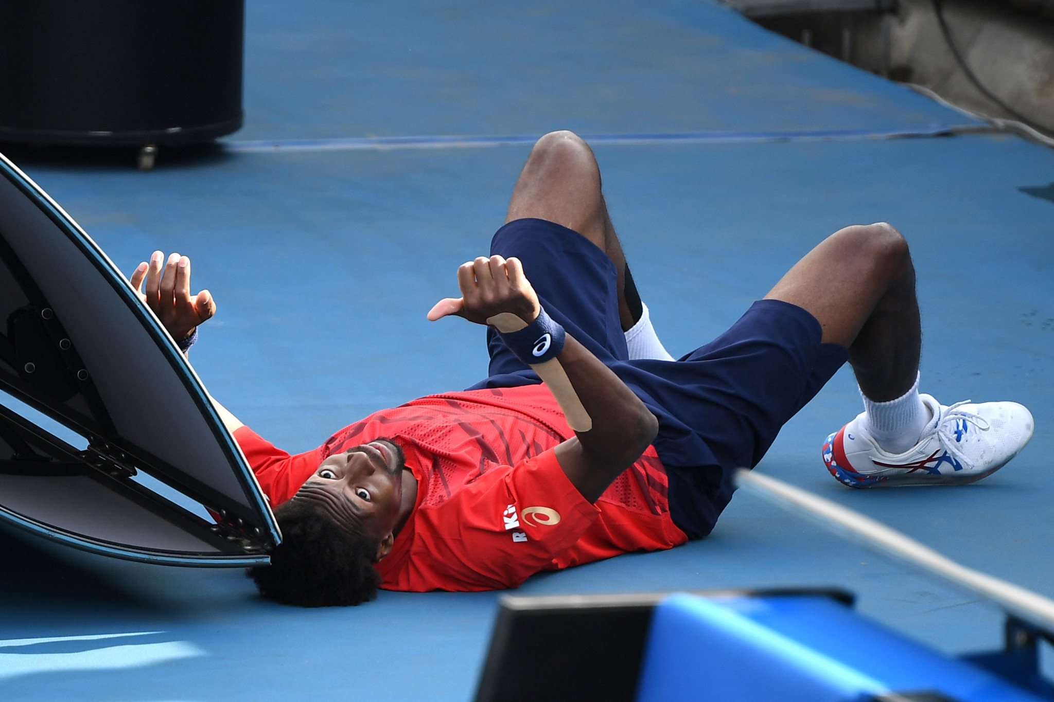 France's Gael Monfils gives the thumbs up after hitting the deck during his match ©Getty Images