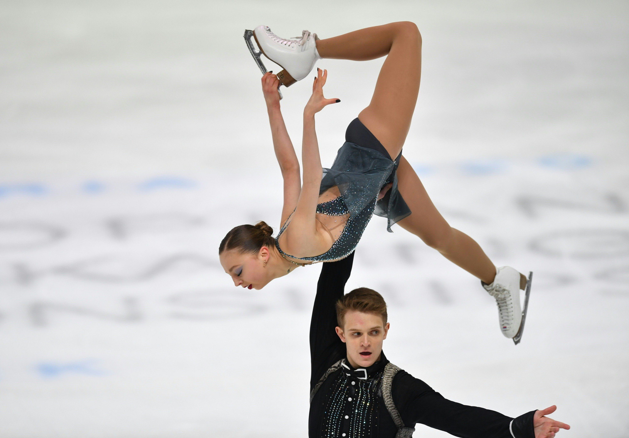 Boikova and Kozlovskii lead Russian clean sweep in pairs at ISU European Figure Skating Championships