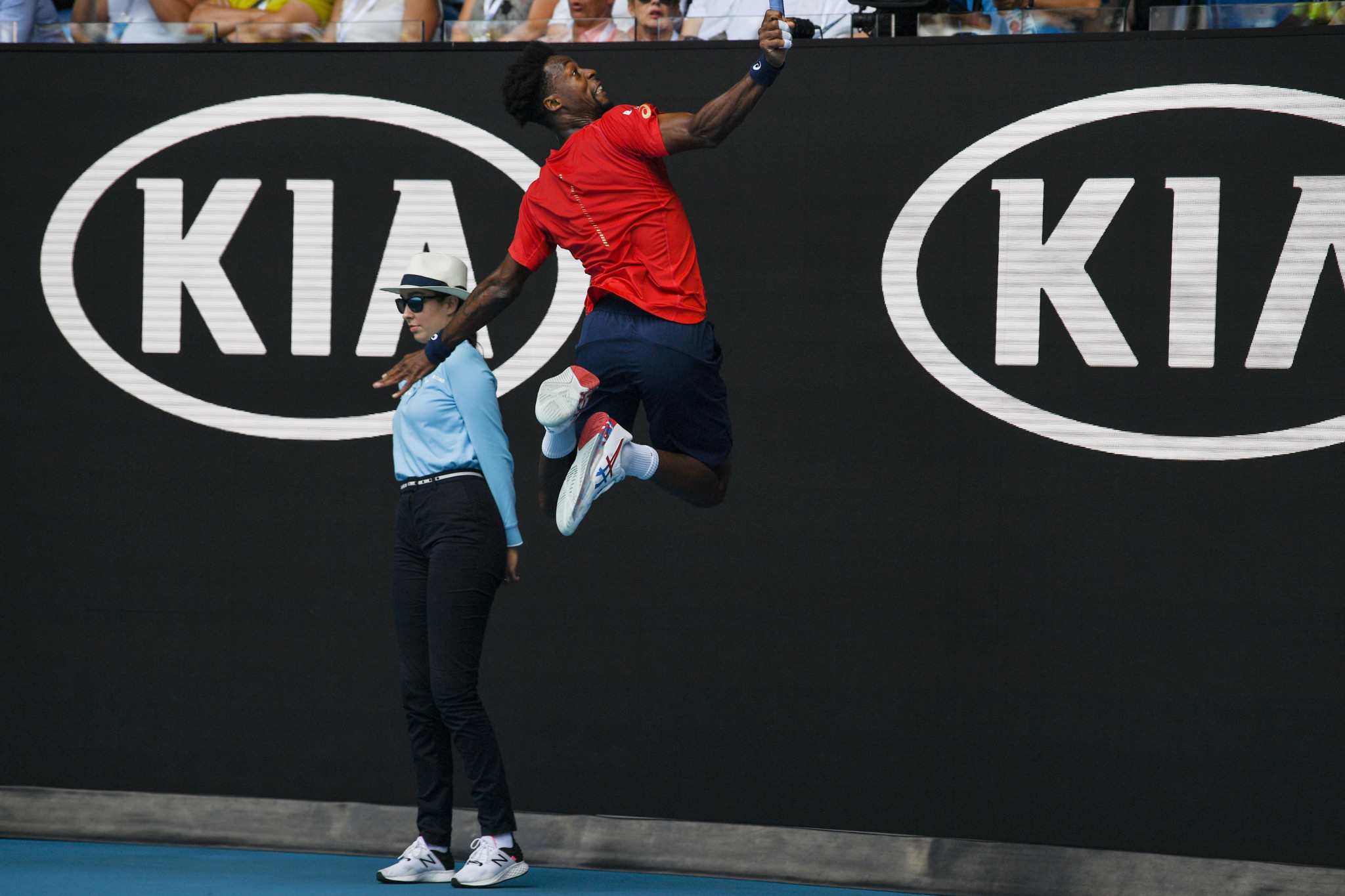 Gael Monfils takes flight during his defeat to Austria's Dominic Thiem ©Getty Images