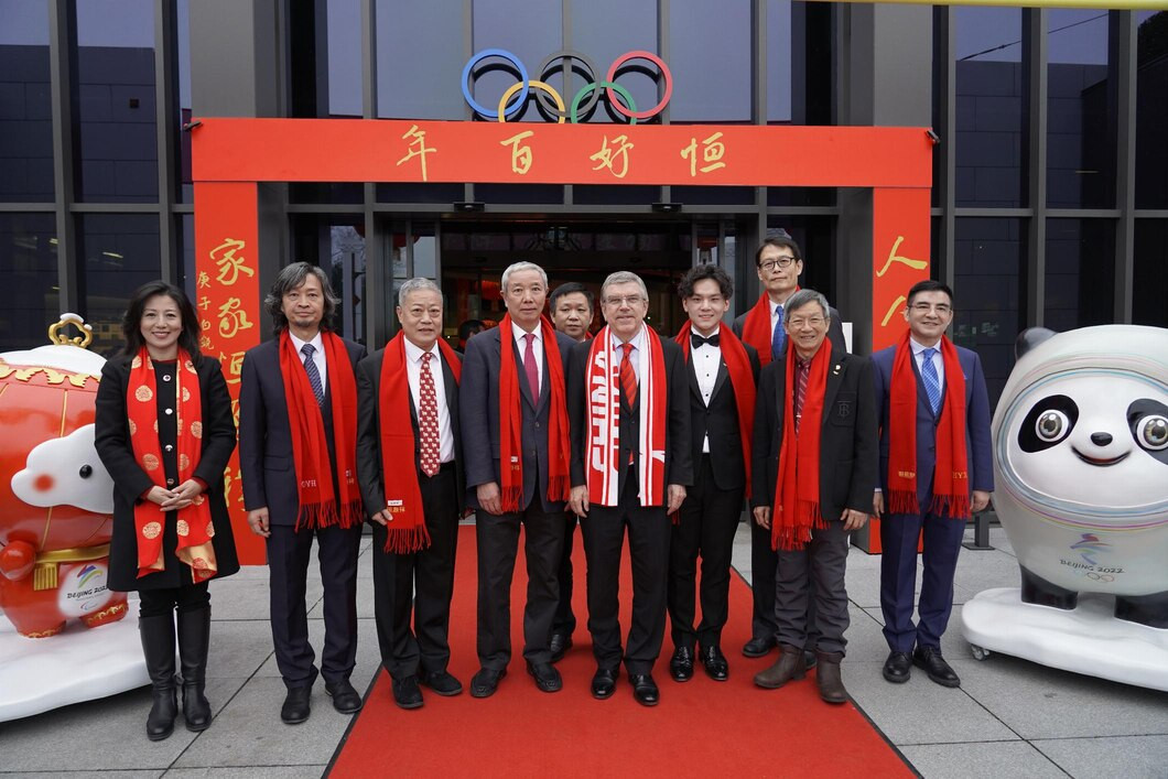 Bach attends opening of Beijing 2022 art exhibition