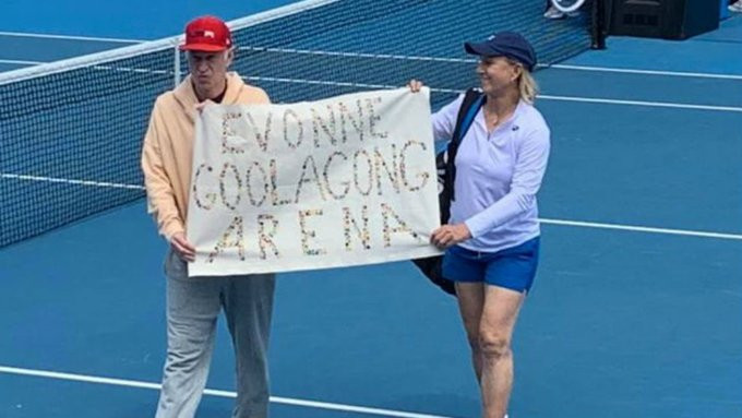 Tennis greats sorry for "protocol breach" after unveiling anti-Margaret Court banner at Australian Open