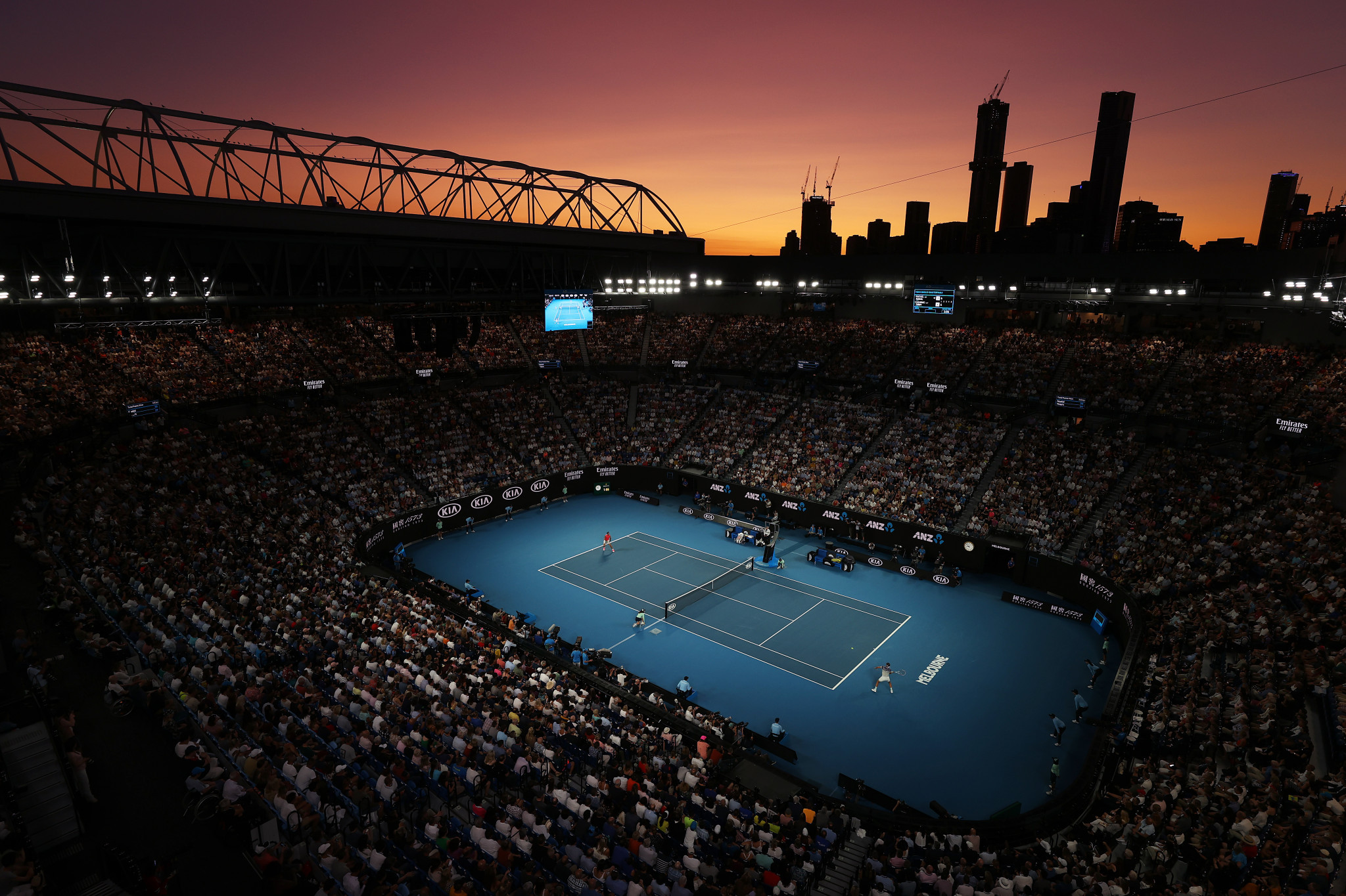 A pink sky again provided the backdrop at Melbourne Park ©Getty Images