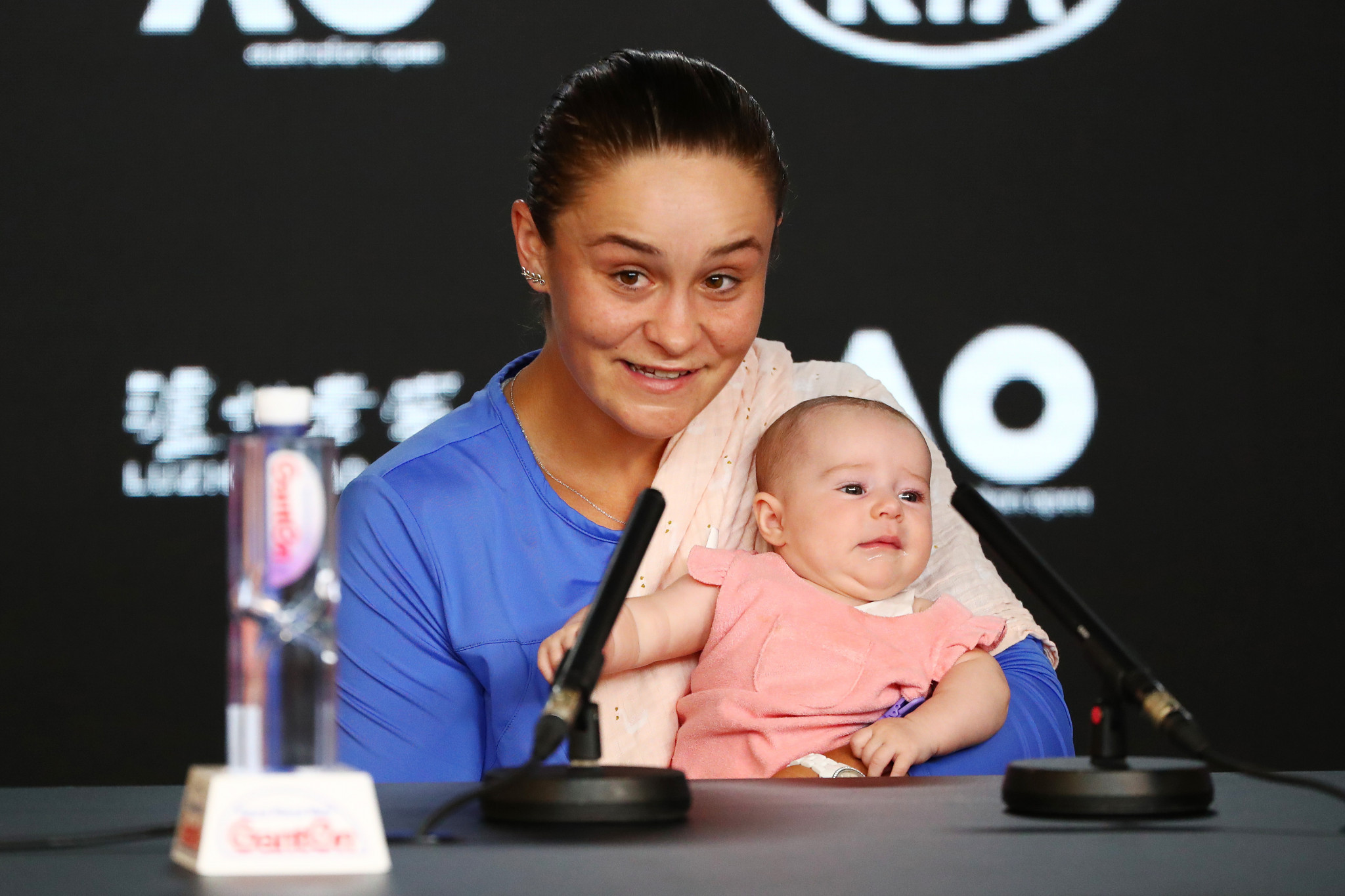 Ashleigh Barty appeared with niece Olivia after her defeat ©Getty Images