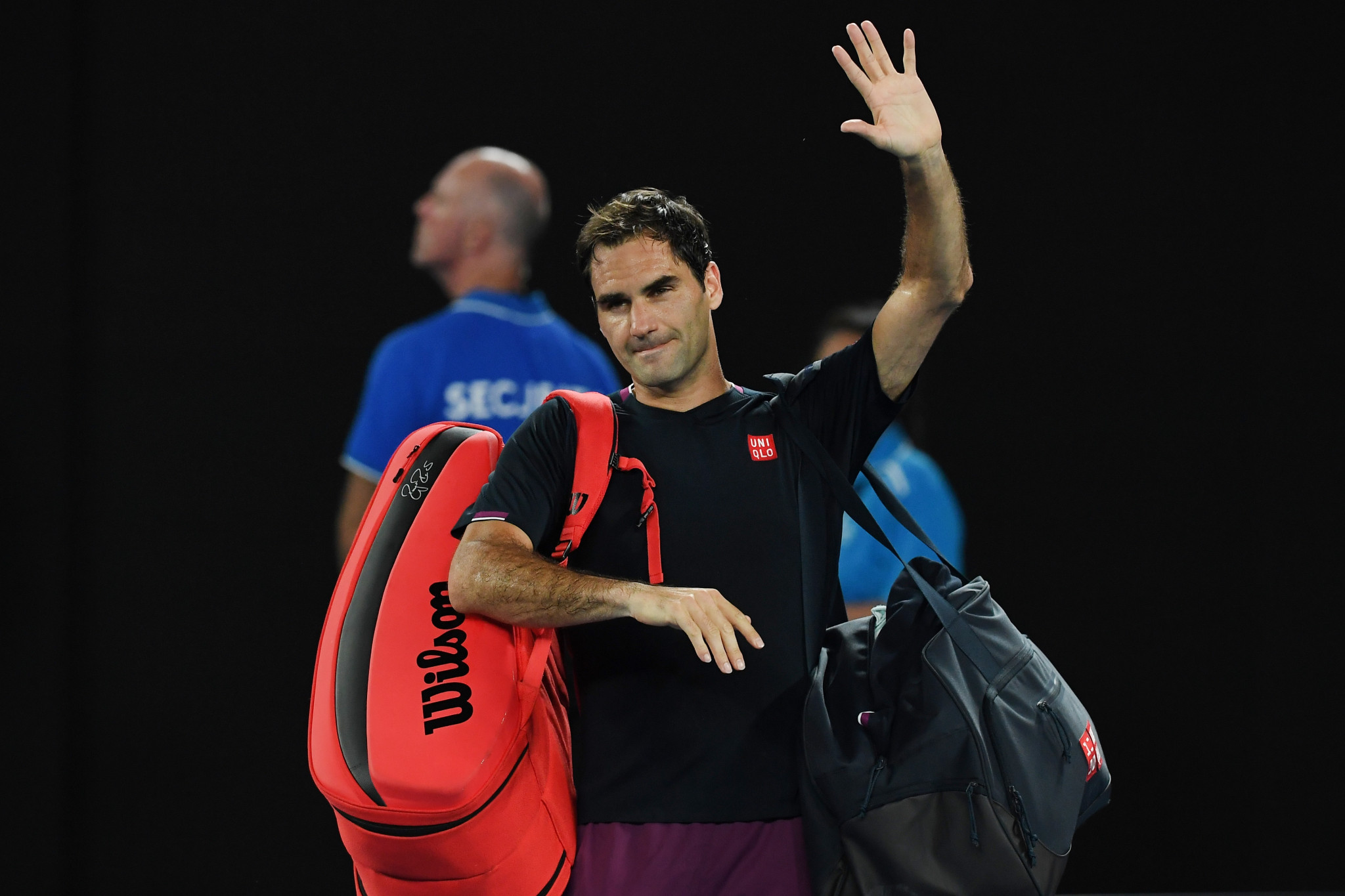 Federer waves to the crowd after his defeat  ©Getty Images