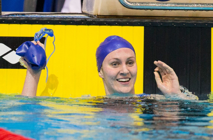 Great Britain's Jazmin Carlin beat Hungary's Katinka Hosszú to the gold medal in the women's 400m freestyle