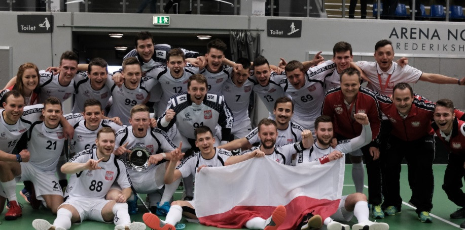Poland celebrate their qualification for the men's World Floorball Championships after victory against Estonia ©IFF