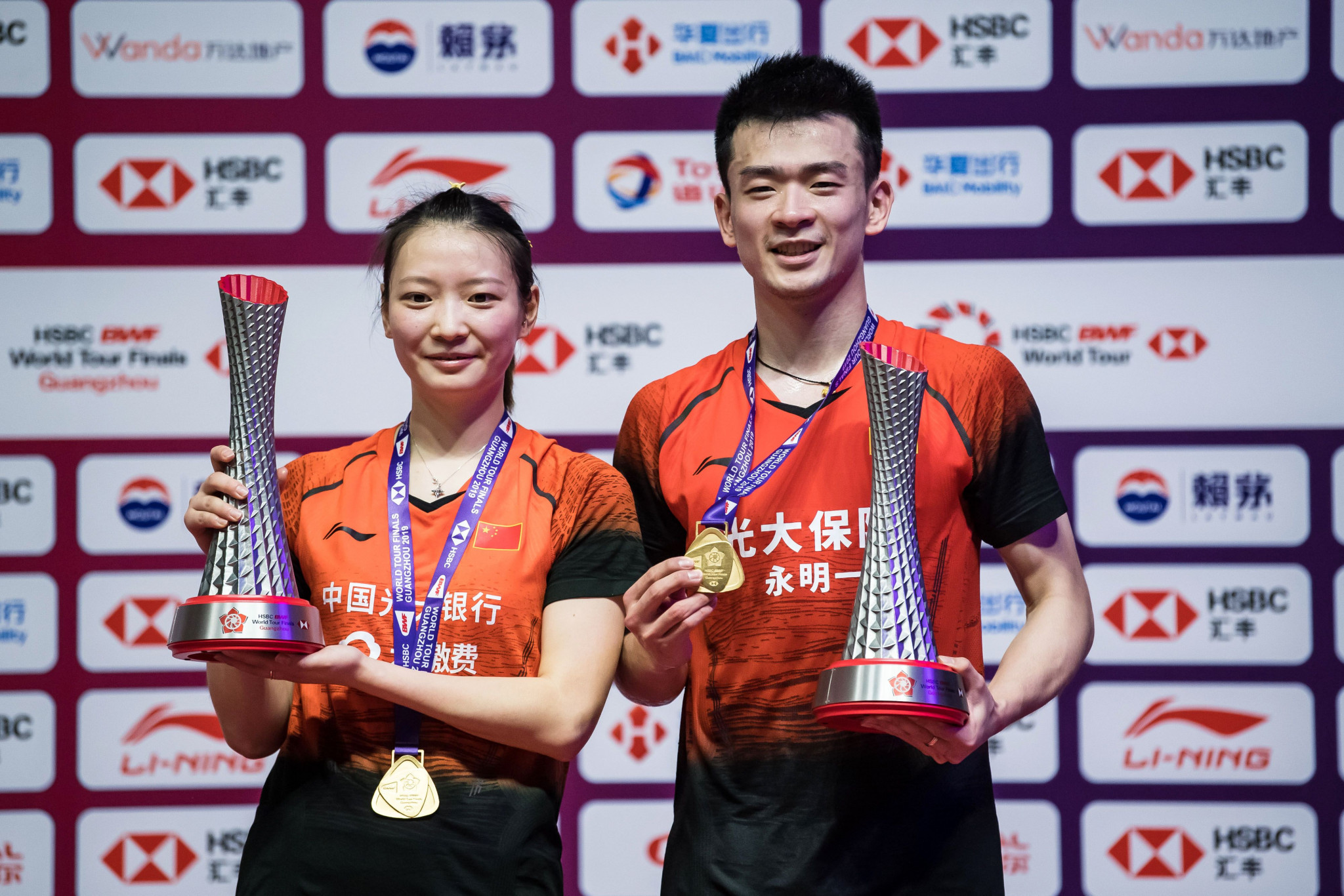 Chinese world champions Huang Yaqiong, left, and Zheng Siwei, right, will not be barred from tournaments around the world because of the coronavirus outbreak in their country ©Getty Images