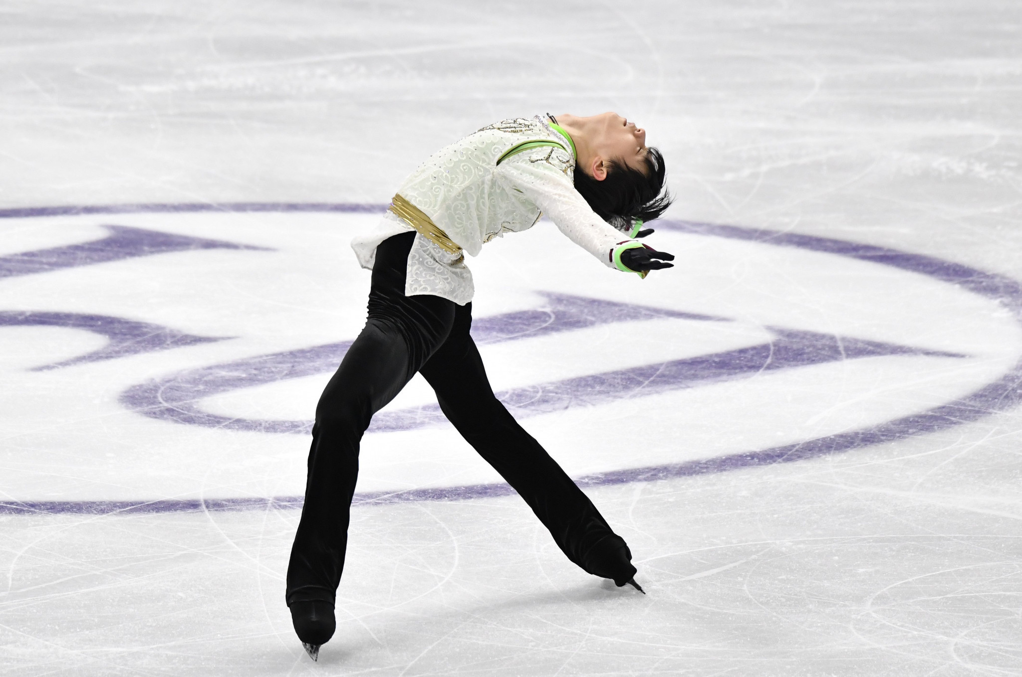 Yuzuru Hanyu completed the job despite a fall and a stumble in his free programme ©Getty Images