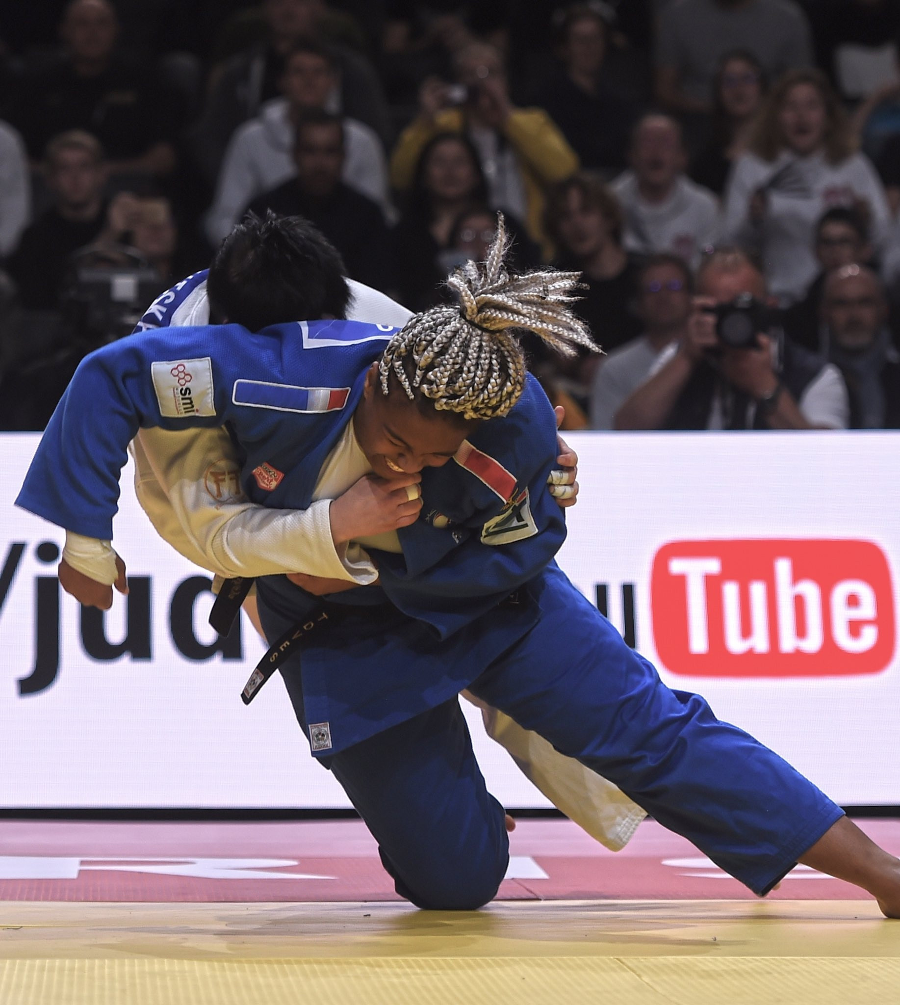 Romana Dicko, at 20 a new emerging French star, delighted the capacity 14,000 crowd at the AccorHotels Arena with an impressive victory over Belarus' Maryna Slutskaya in the over-78kg ©IJF
