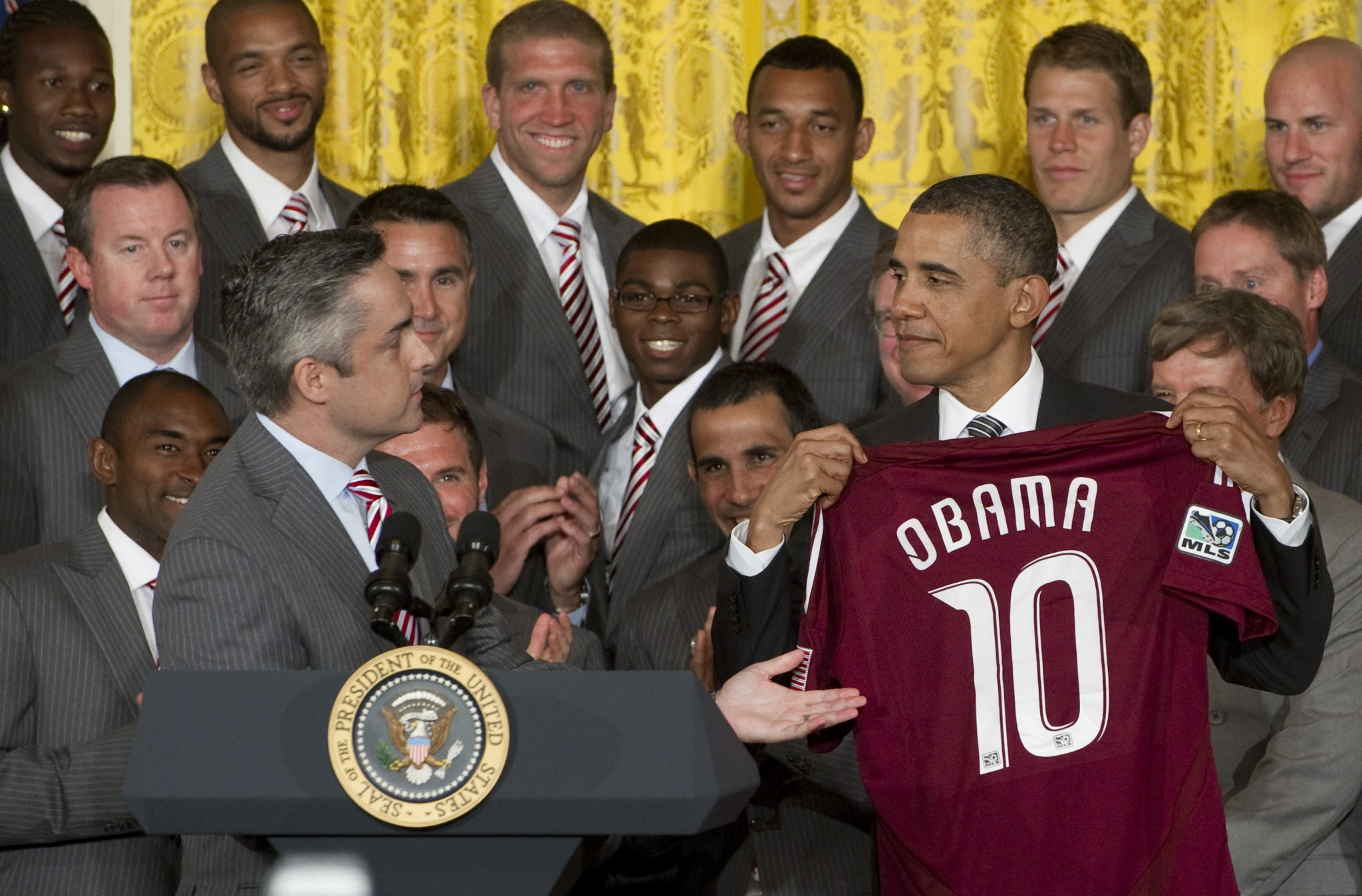 Plush gives President Barack Obama a commemorative shirt following the Colorado Rapids' MLS Cup win ©Getty Images