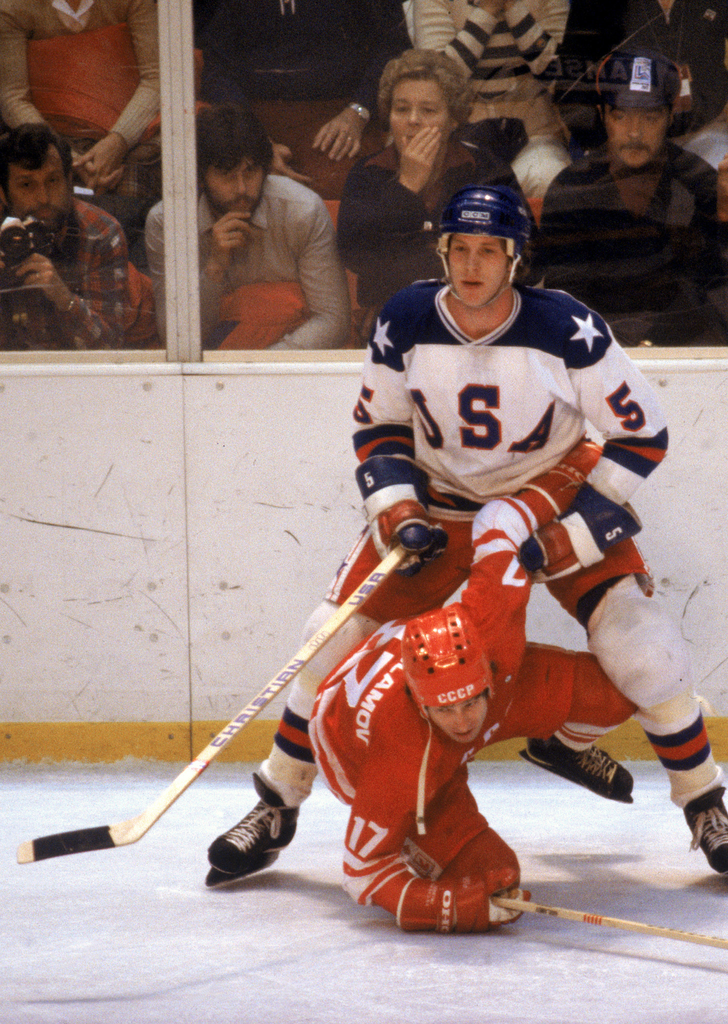 Mike Ramsey of the US and Valeri Kharlamov of the Soviet Union pictured during the home side's historic 4-3 win in the first medal-round match at the 1980 Lake Placid Winter Olympics ©Getty Images