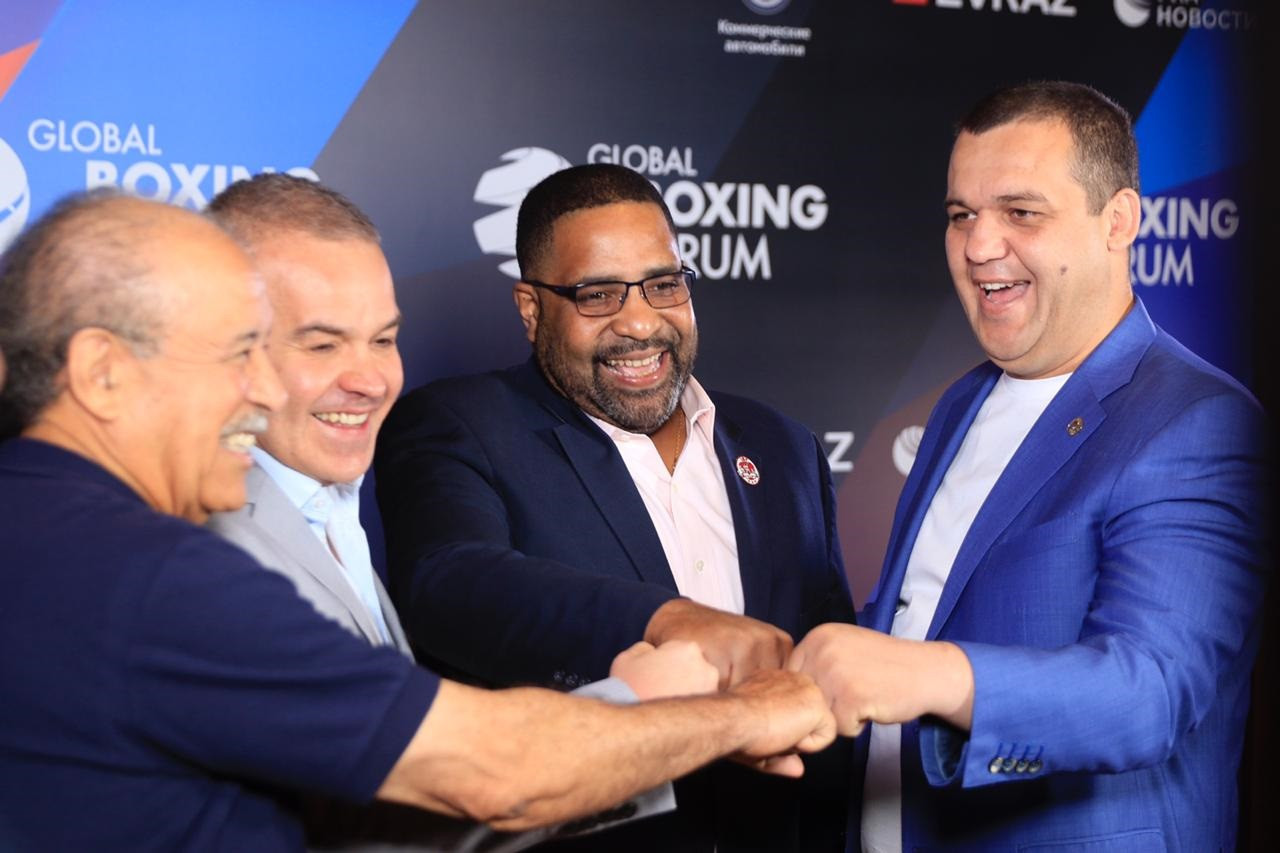 Umar Kremlev, right, has claimed the Russian Boxing Federation is helping fund AIBA Continental Forums as part of an effort to help the organisation recover after being stripped of the right to organise the Tokyo 2020 tournament ©RBF