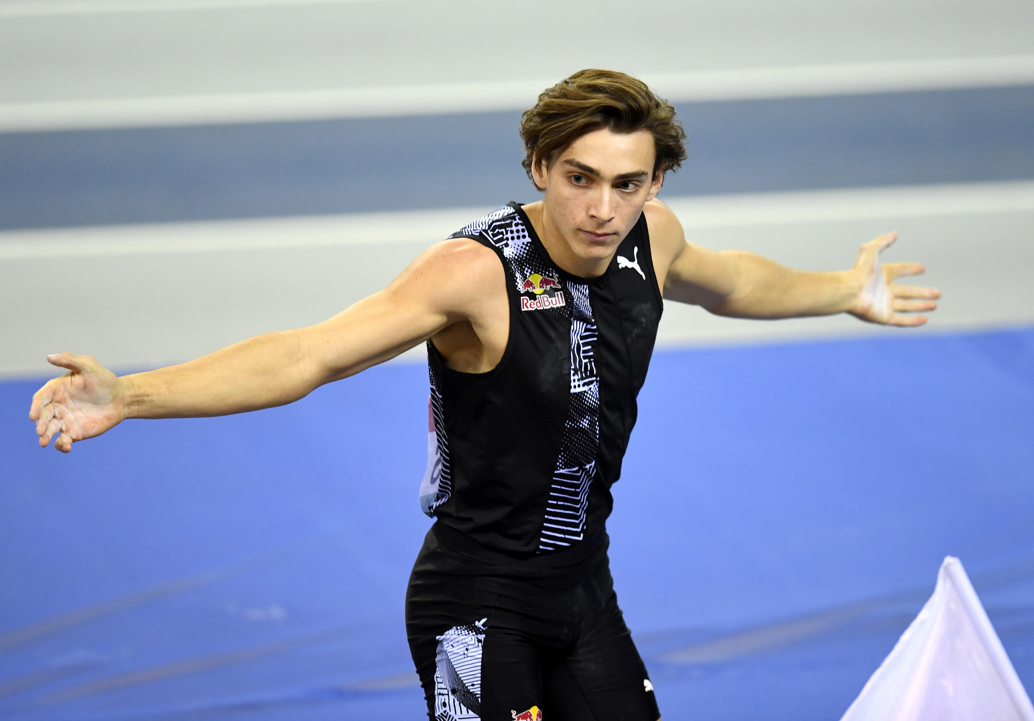Armand Duplantis, pictured after raising his pole vault world record to 6.18 in Glasgow on Sunday, will seek a third consecutive world-best mark when he competes in Liévin tomorrow in the World Athletics Indoor Tour ©Getty Images