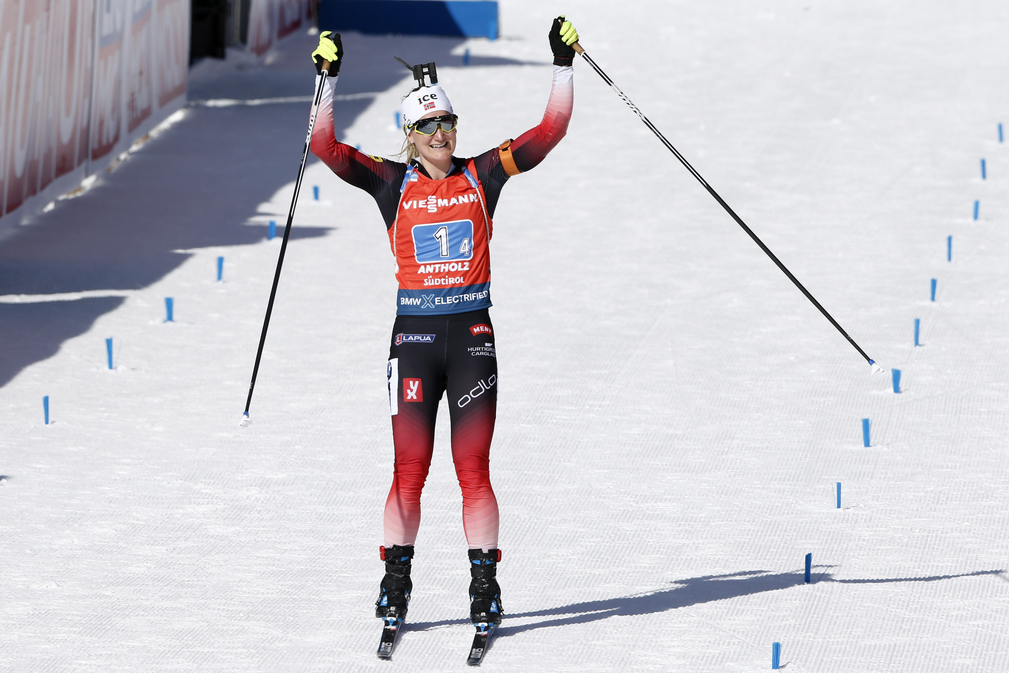 Marte Olsbu Røiseland anchored Norway to victory in the women's relay ©Getty Images