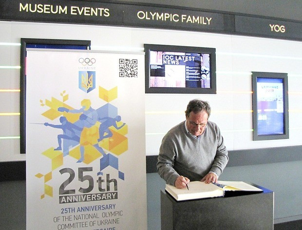 Visitors to the Olympic Museum can leave messages in a book to mark the anniversary ©NOCU