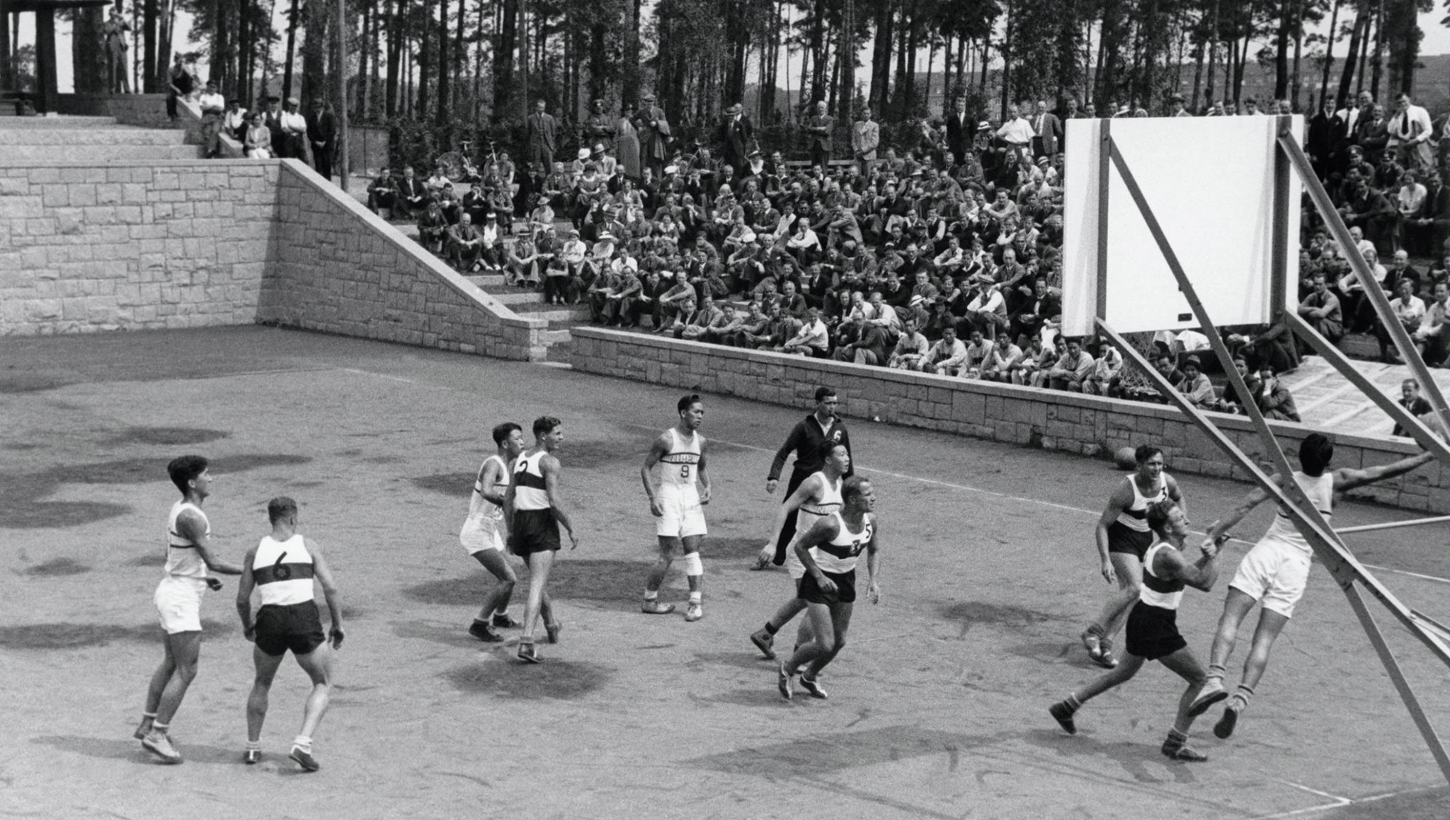 Basketball made its Olympic debut at Berlin 1936 but, as an experiment, was played outside on lawn tennis courts ©Getty Images