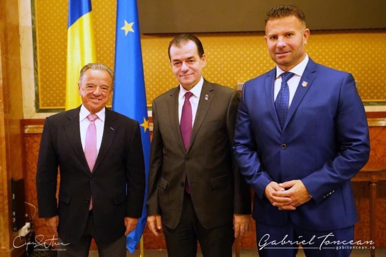 IFBB President Rafael Santonja, left, with Romania’s Prime Minister Ludovic Orban and Gabriel Toncean, President of the Romanian Bodybuilding and Fitness Federation ©IFBB