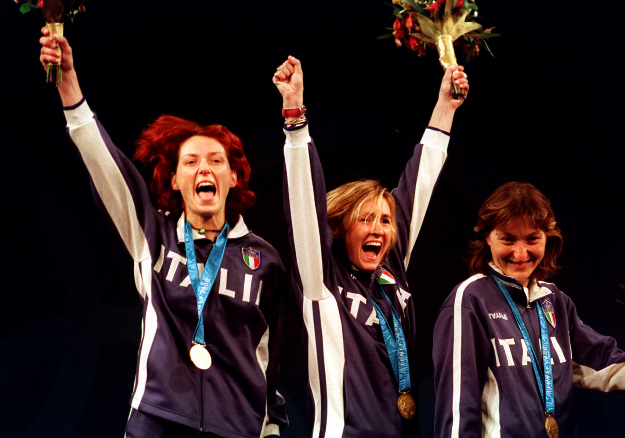 Diana Bianchedi, centre, won the second of her two Olympic women's team foil gold medals at Sydney 2000 ©Getty Images