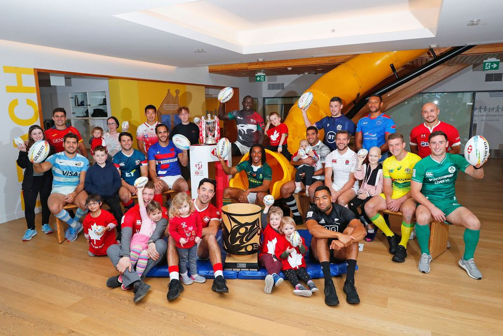 Captains of the 16 teams involved in this weekend's World Rugby Sevens Series leg in Vancouver visit children receiving treatment for serious medical conditions at the city's Ronald McDonald House ©World Rugby