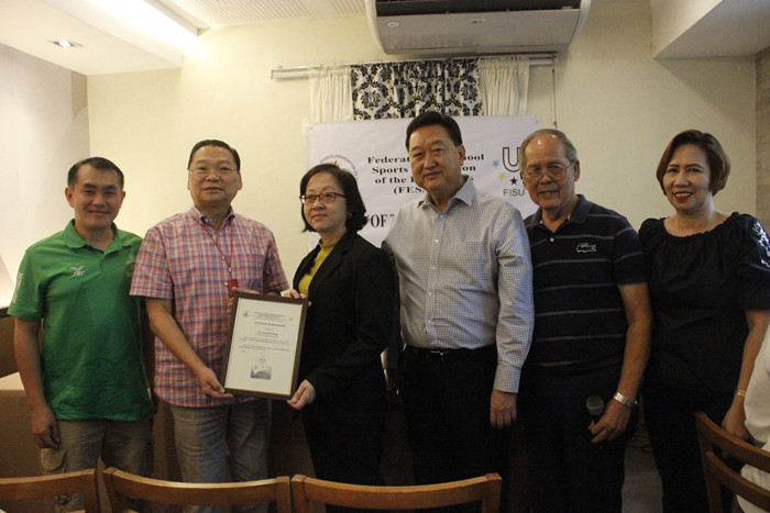 FESSAP president Angel Ngu (2nd from left) gives a Certificate of Recognition to Yang Hua Hong of Omni Electrical & Lighting, represented by Yolie Que (3rd from left) ©FESSAP