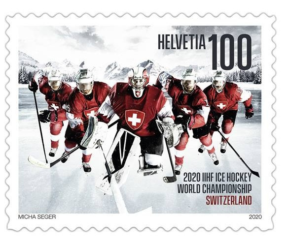 The CHF1 stamp illustrates the importance of teamwork in ice hockey ©Swiss Post