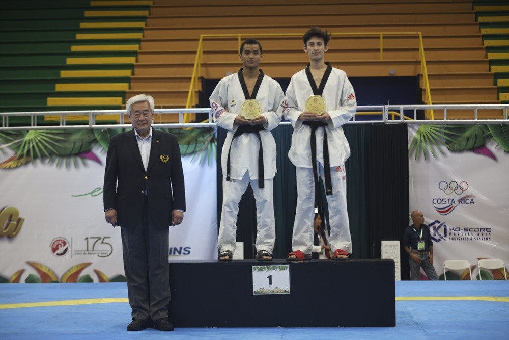 Argentina's Lucas Guzmán, right, and Colombia's Jefferson Ochoa, left, claimed Olympic qualification spots in the men's under-58kg category ©World Taekwondo