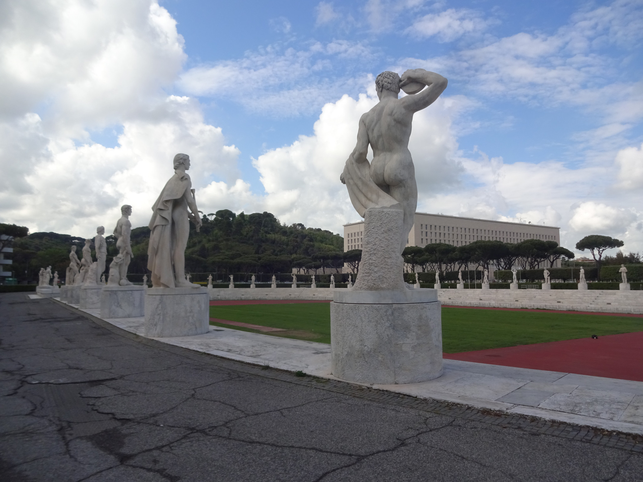 Statues look out over the athletics track at the Stadio dei Marmi ©Philip Barker