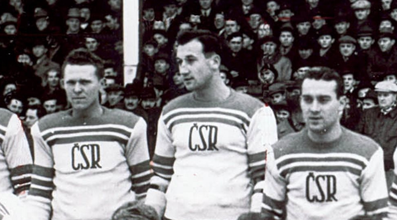 Vladimír Zábrodský, centre, has died at the age of 97 ©IIHF