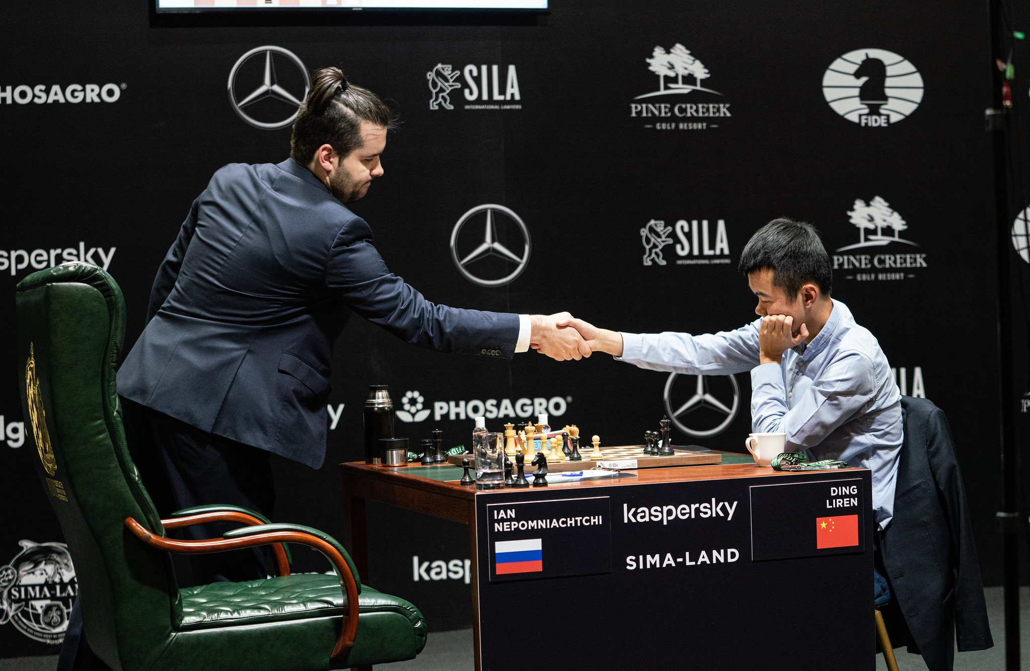 Nepomniachtchi earns one-point lead at FIDE Candidates Tournament